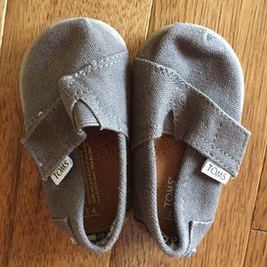 Toms infant shoes